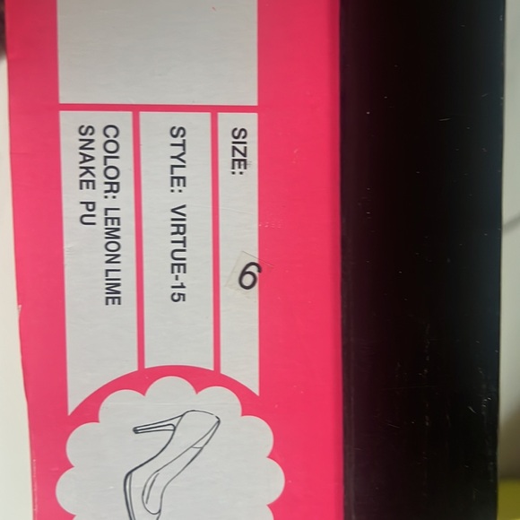 Charlotte Russe lemon lime snake print pumps - Picture 4 of 4